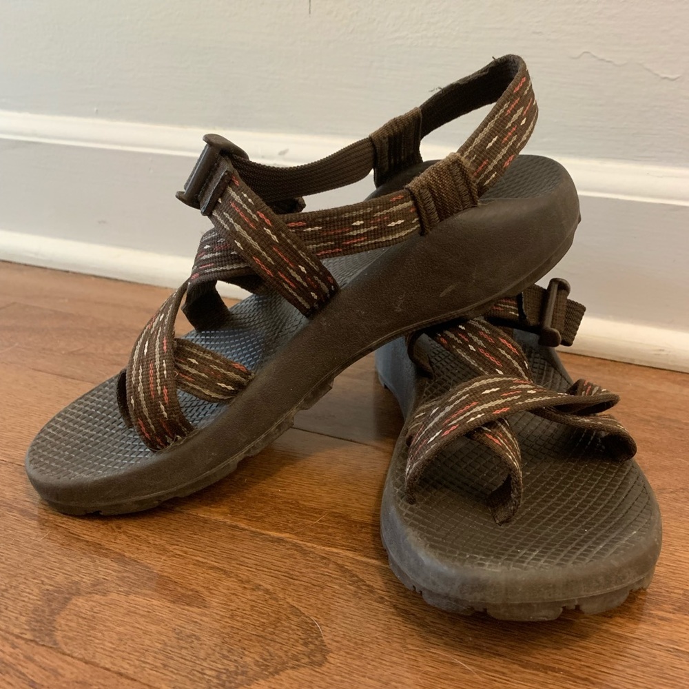 Size 8 women’s chacos. Discontinued strap color.